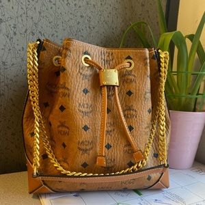 PERFECT condition MCM heritage bucket bag- you will not find this in stores!
